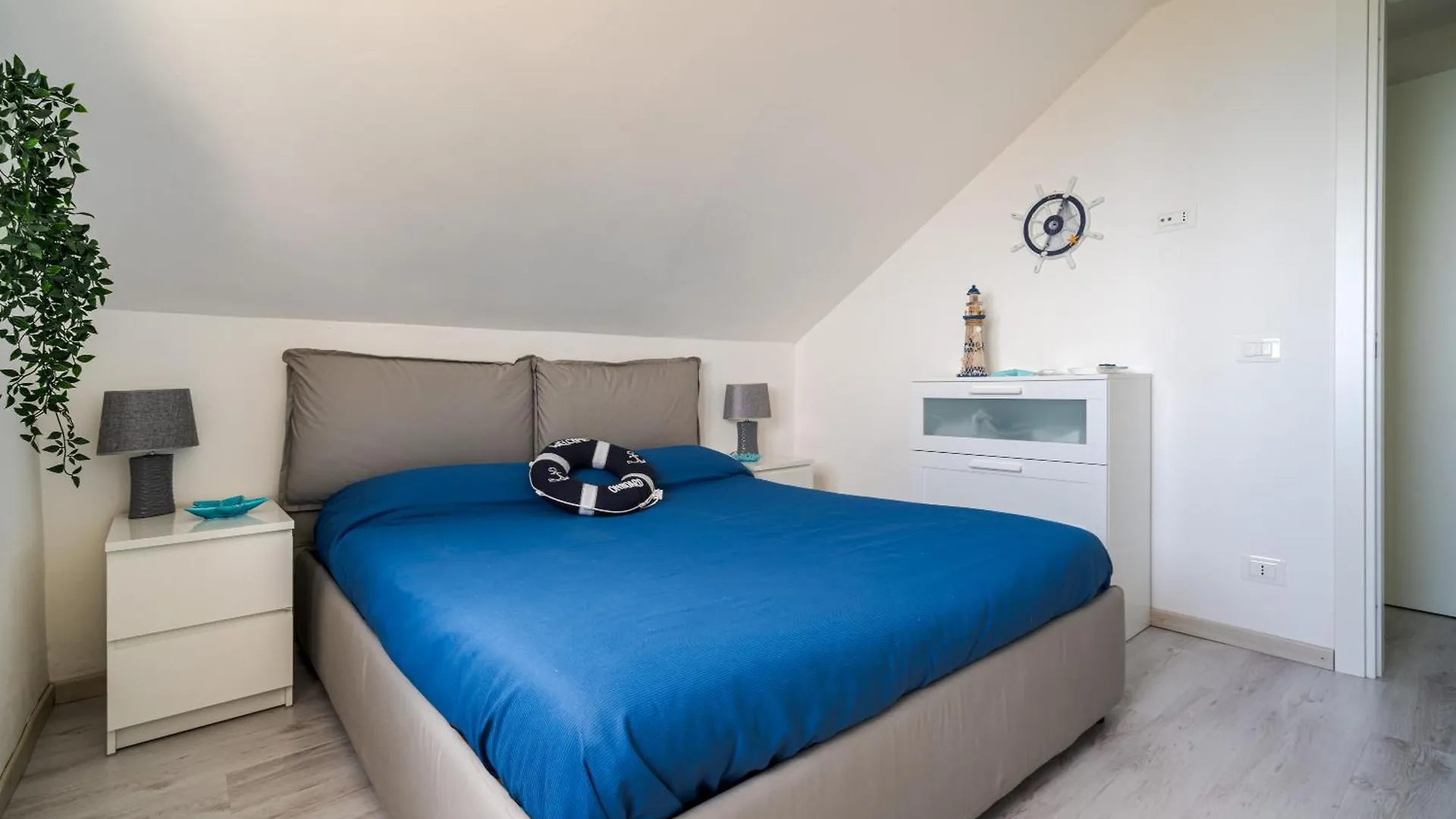 La Goccia Sul Mare Apartment Letojanni