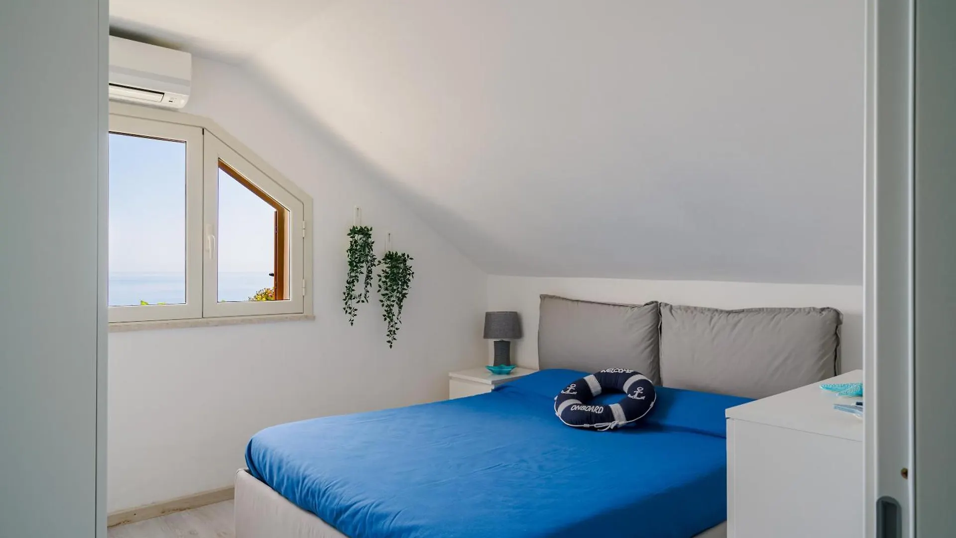 La Goccia Sul Mare Apartment Letojanni Italy