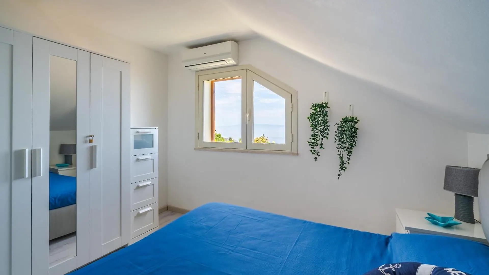 La Goccia Sul Mare Apartment Letojanni