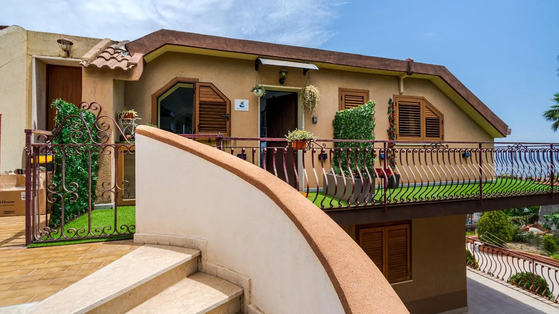 La Goccia Sul Mare Apartment Letojanni