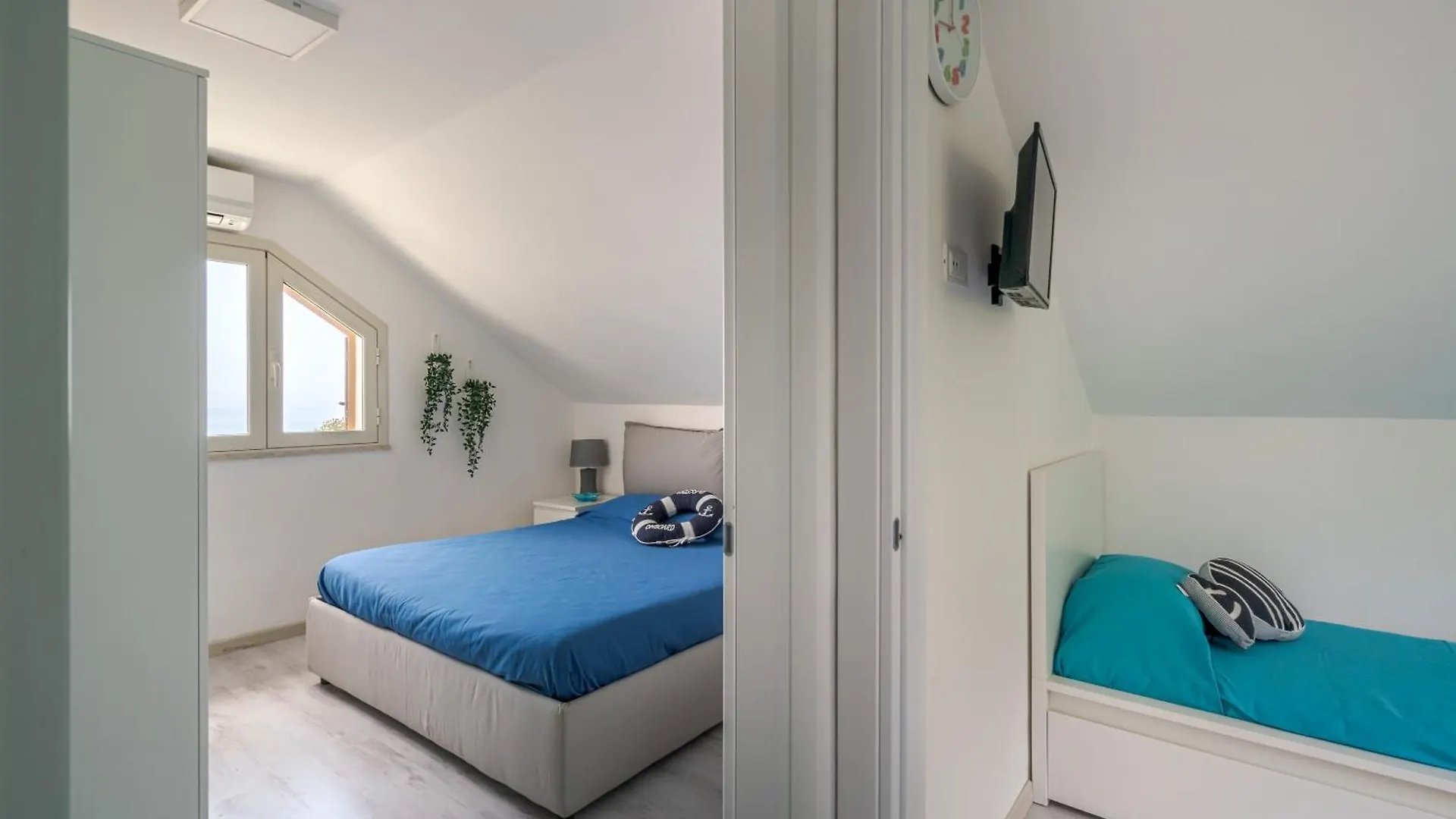 La Goccia Sul Mare Apartment Letojanni