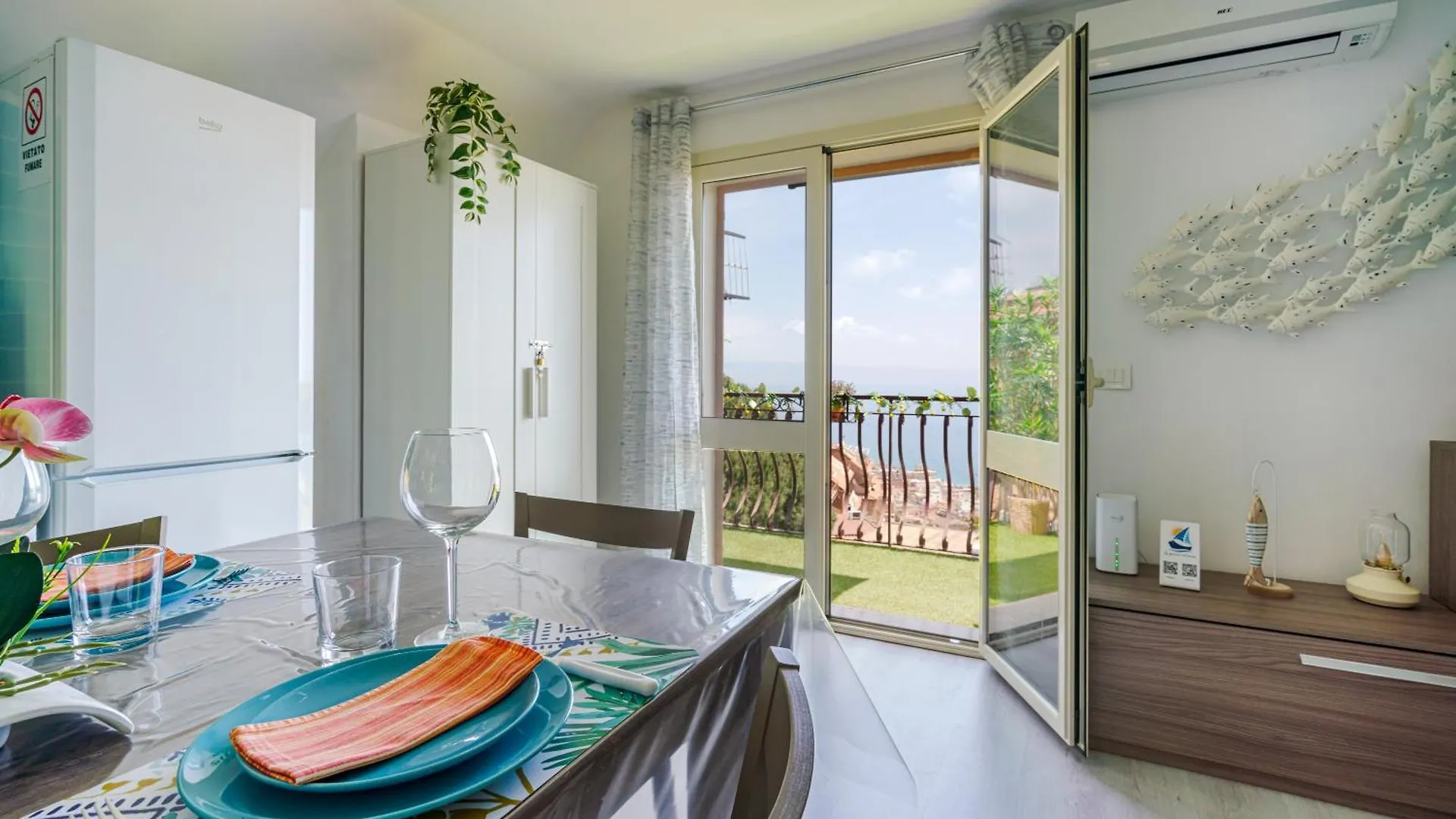 La Goccia Sul Mare Apartment Letojanni