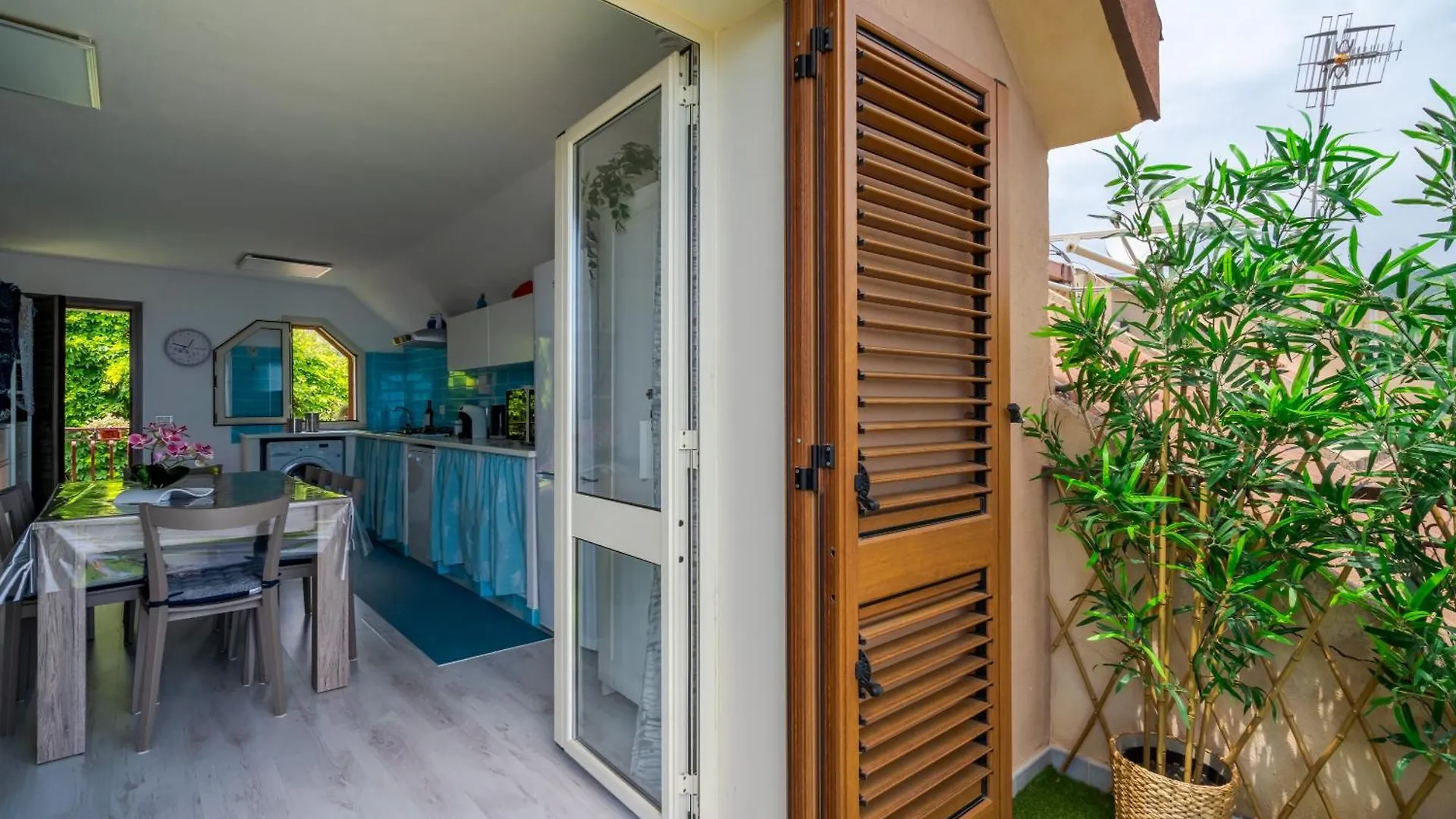 La Goccia Sul Mare Apartment Letojanni Italy