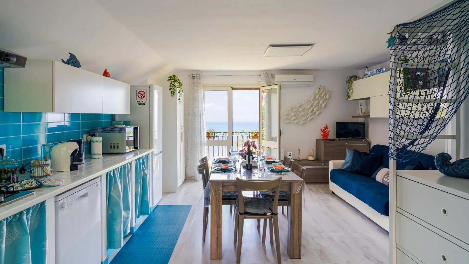 La Goccia Sul Mare Apartment Letojanni