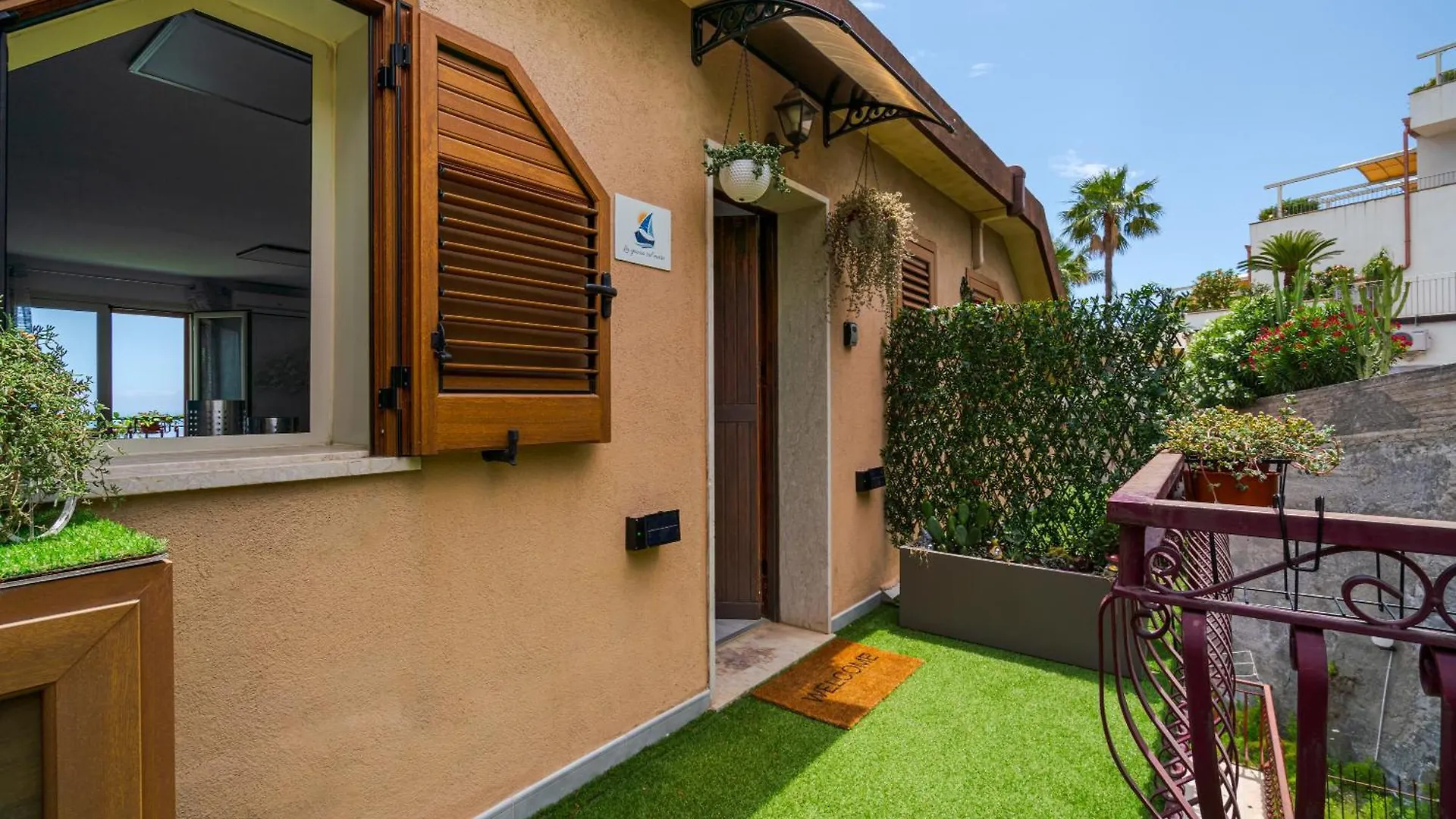 La Goccia Sul Mare Apartment Letojanni
