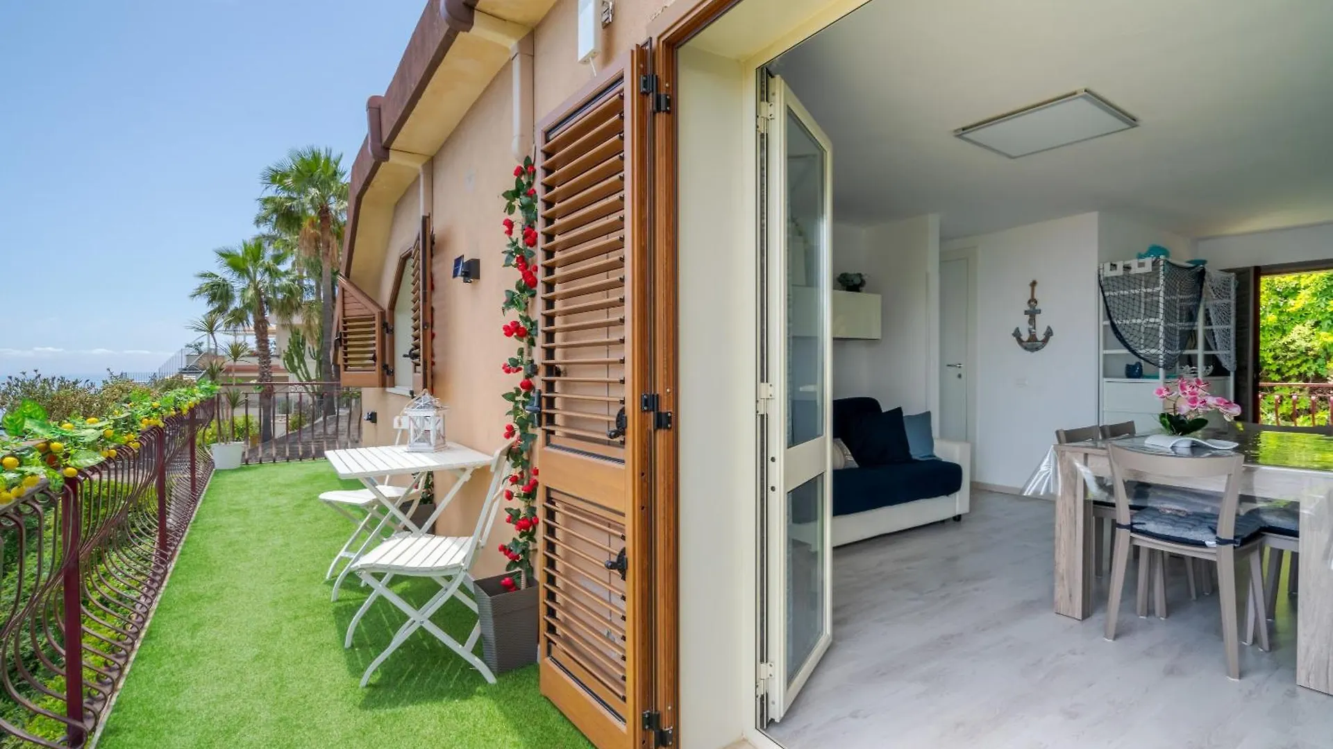 La Goccia Sul Mare Apartment Letojanni
