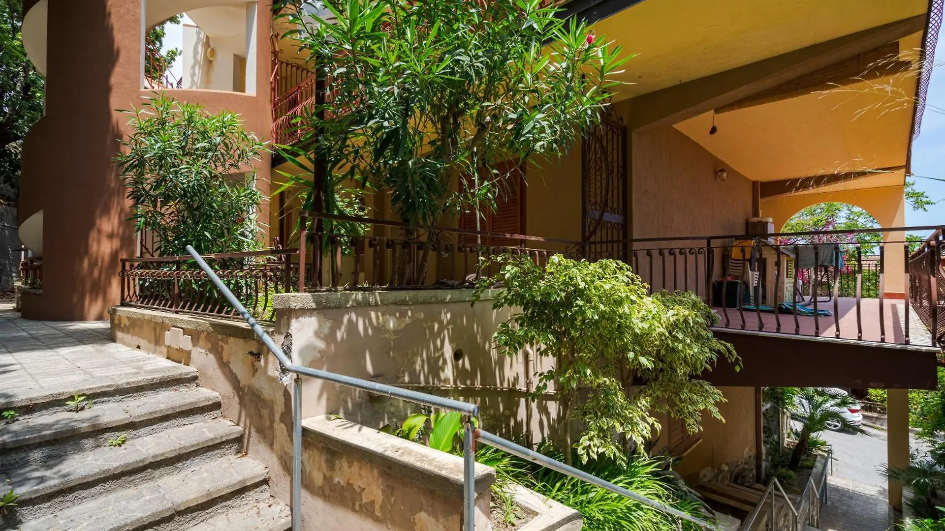 La Goccia Sul Mare Apartment Letojanni
